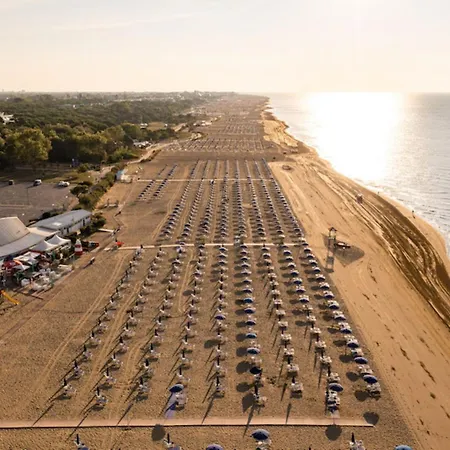 公寓 Modern Three Flat With Pool 比比翁