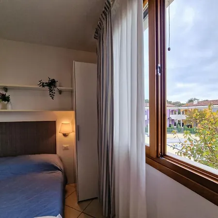 Modern Three Flat With Pool Apartamento